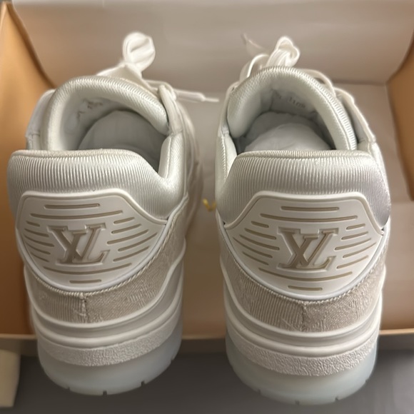 Louis Vuitton Trainer Sneaker size LV 8 (US 9 Perfectly) - Picture 6 of 10